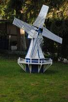 Eine selbstb gebaute Windmhle in Lehrte/Kthenwaldstrae. Foto vom 18.10.2010.