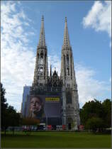 Die Votivkirche im 9. Bezirk wurde Mitte des 19. Jahrhunderts errichtet und ist mit 99 m die zweithchste Kirche Wiens. 30.09.2010