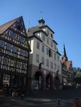 Calw im Schwarzwald, das Rathaus erhielt nach Umbauten 1726-30 die heutige Form, unter den Arkaden waren fr�her die Verkaufsst�nde der Metzger und B�cker, Okt.2010
