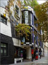 Das Kunsthaus Wien wurde ebenfalls von Friedensreich Hundertwasser gestaltet. Es ist nur wenige Gehminuten vom Hundertwasser-KrawinaHaus entfernt und beherbergt u.a. eine Dauerausstellung mit seinen Werken. 02.10.2010