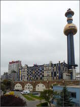 Die Auenfassade der Mllverbrennungsanlage Spittelau der Fernwrme Wien wurde von Friedensreich Hundertwasser gestaltet. Weithin sichtbar ist der Schornstein. 02.10.2010