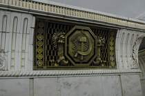 Bilder der Moskauer Metro. Die Stationen sind mit ihrer teilweise sehr anspruchsvollen Architektur als unterirdische Palste bekannt. Hier von der Stadion Novokuznetskaya eine Nahaufnahme von den Verzierungen einer der vielen Sulen. Das Bild Entstand am 10.09.2010.