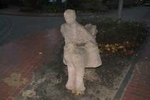 Stein Figur, im Lehrte/Bahnhofstrae. Foto vom 23.10.10.