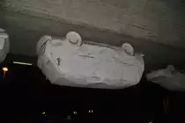 Autos unter der Fahrstra�e der Hochstra�e, in Hamburger Allee, im Hannover. Foto vom 31.10.2010.