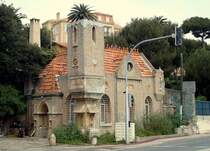 Ein kleines  Schloss  an der Ausfallstrae im Osten von Cannes, Richtung Nizza. 13.4.2010