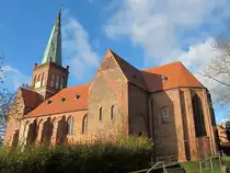 St.-Marien-Kirche zu Bergen auf R�gen, Blick von S�d-Osten auf Chor mit gotisch umbauter Apsis und s�dlichem Querhausfl�gel; 06.112010
