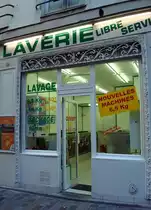 Waschsalon in der D�mmerung, irgendwo im Pariser Stadtviertel Marais. 13.7.2007