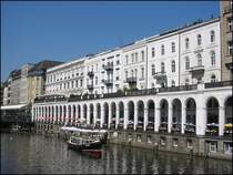 Die Alsterarkaden im Juli 2005.