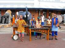 Von der Victoria & Albert Waterfront nicht wegzudenken sind die zahlreichen Musikgruppen, die tagtaeglich auftreten.