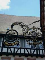 Alpirsbach im Schwarzwald, Wirtshausschild der bekannten Brauerei, Juli 2010