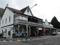 Baustile eng beieinander. Links albertinisch, rechts kaphollaendisch. Simons Town, 20.11.2010
