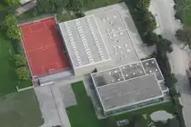 Die Sporthalle und der Sportplatz der Heinz-Barth-Schule Gr�nwettersbach bei Karlsruhe (Grund- und Hauptschule) aus der Luft (05.09.10)