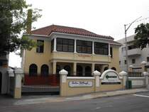 Einst Hotel, dann Hospital, jetzt Geschaeftshaus. Main Road West. Somerset West, 27.11.2010
