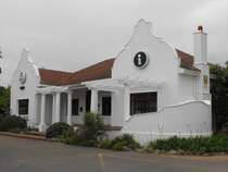 Ehemaliges Wohnhaus des Ortschefs im Gemeindepark, heute Touristeninformation. Somerset West, 27.11.2010
