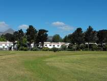 Als Beispiel einer geschlossenen Siedlung: Riverside am Lourens River. Somerset West, 28.11.2010
