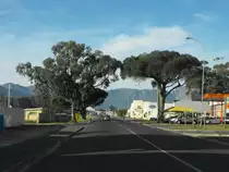 Die Main Road in Strand, in Richtung Nord-Ost ebgelichtet. Im Hintergrund die Hottentots Berge. Strand,05.09.2008