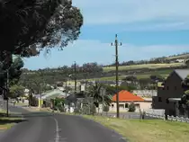 Die  alte Pass-Strasse, im Hintergrund ein Farmhaus. Sir Lovry's Pass Village, 06.12.2010
