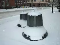 Verschneite Glocken der Matth�uskirche, am 02.12.2010 im Lehrte.