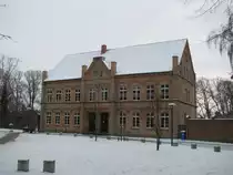 Grevesm�hlen, Vereinshaus; ehem.  Geschwister-Scholl -Schule am Kirchplatz, 20.12.2009
