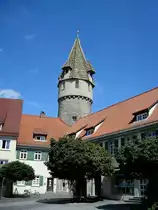 Ravensburg in Oberschwaben, der Gr�ne Turm, benannt nach den gr�n glasierten Dachziegeln, die noch aus der Bauzeit im 15.Jahrhundert stammen, nord�stlicher Turm der Stadtbefestigung, diente bis 1943 als Gef�ngnis, Aug.2010