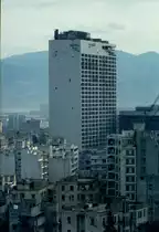 Im Januar 1983 gab es im B�rgerkrieg im Libanon eine kurze Friedensphase. Zu diesem Zeitpunkt war ich in Beirut. Hier das zerschossene und ausgebrannte ehemalige Hotel  Holiday Inn 