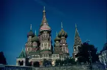 Blick auf die Basilius Kathedrale von der Moskwa Br�cke aus im September 1981