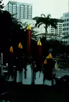Ein Teil der Weihnachtsdekoration des Goodwood Park Hotels in Singapur bei Tag im November 1988