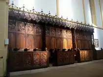 Herrenberg, das Chorgest�hl in der Stiftskirche, die Schreinerarbeit von 1517 stammt von H.Schickhardt d.�., die 98 geschnitzten Bilder von einem unbekannten oberdeutschem Meister, Okt.2010