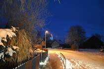 Marktstrae mit in Hintergrund der Wasserturm am 21.12.2010.