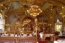 Eine wahre Augenweide sind die Speises�le des Train Bleu, mit Holzverkleidungen, Lederb�nken und M�beln. Besonders ins Auge fallen die pomp�sen Wand- und Deckengem�lde (18.07.2009)