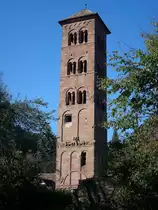 Kloster Hirsau, der erhalten gebliebene der zwei Westt�rme der  romanischen Klosterkirche St.Peter und Paul die 1091 eingeweiht wurde, Okt.2010