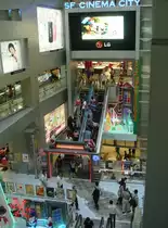 In einer gro�en Shopping-Mall in Bangkok am Siam Square am 13.01.2011