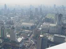 Am 14.01.2011 Blick vom Baiyoke Tower 2 auf Bangkok.
