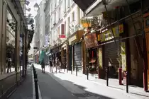 Die Rue de la Harpe im Quartier Latin geh�rt zu den �ltesten Strassen der Stadt. Am Abend dicht gedr�ngt mit Touristen aus aller Herren L�nder, ist sie am fr�hen Vormittag noch fast menschenleer. (19.07.2009)