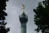 Die Statue auf der Spitze der Julis�ule auf der Place de la Bastille wurde von den Parisern  Le G�nie de la Bastille  getauft. (18.07.2009)