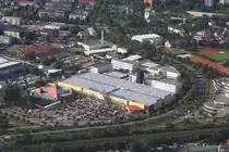 Der gro�e  Max Bahr Baumarkt  in Karlsruhe aus der Luft. Dahinter das wei�e Geb�ude, das ist die Firma INIT, die Informations- und Anzeigetafeln f�r Busse und Bahnen herstellt. Datum: 18.09.10