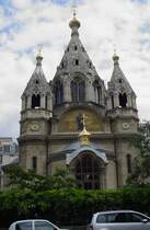 Zwei Architekten des russischen Zaren bauten in den Jahren 1859 - 1861 die orthodoxe Kirche zum Heiligen Alexander Nevski. 1918 heiratete in dieser Kirche Pablo Picasso seine erste Ehefrau, die russische Tnzerin Olga Stepanowa Chochlowa. (19.07.2009)