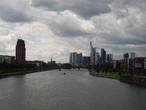 Die Frankfurter Skyline von der Osthafenbrcke aus fotografiert am 11.07.09