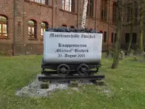 Ein alter F�rderwagen steht am 30.01.2011 vor der Maschinenhalle in Gladbeck-Zweckel.
