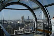 Blick aus der obersten Etage des Centre Pompidou auf Paris - Tour St. Jacques und Tour Montparnasse, am 16.07.2009