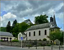 Die Ortschaft Stolzembourg liegt im reizvollen Ourtal, 6 km flussaufwrts der Touristenstadt Vianden. Im Dorf zeugen der vor 1585 erbaute Glockenturm und die Kirche von der langen Geschichte des Dorfes und seiner Pfarrei. Die  Stolzemburg  selbst liegt auf einer Anhhe in der Dorfmitte. Ein erstes Mal wurde die Burg 1454 durch den Gouverneur Antoine Croy zerstrt und 1679, ein zweites Mal, durch die Truppen Ludwigs XIV. Sie wurde 1898 im schottischen Stil wieder aufgebaut. Heute ist die Burg in Privatbesitz. 01.08.2010. (Jeanny)