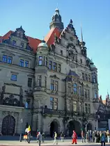 Dresden, das Georgentor, der Eingang zum Residenzschlo, der erste Renaissancebau der Stadt von 1530-35, mehrmals verndert, zuletzt beim Wiederaufbau 1960,  Okt.2009