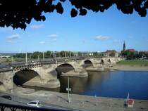 Dresden, Blick von der Bhlschen Terrasse auf die Elbe mit der Augustusbrcke, 1907-10 mit Stampfbeton und Sandsteinverkleidung erbaut, auf der anderen Seite Dresden-Neustadt, Okt.2009 