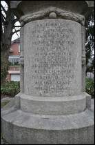 Hier steht geschrieben, welche Brger von Wettbergen in Zweiten Weltkrieg gefallen sind. Das Denkmal in der Orstmitte von Hannover/Wettbergen. Am wurde am 16.02.2011 gemacht.