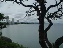 Die Bucht sdlich der Stadt Hua Hin mit Hotel- und Appartment-Hochhusern am 13.09.2006