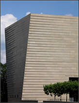 . Die  verdrehte  Steinfassade der neuen Synagoge in Dresden. Architekten: Wandel, Hoefer und Lorch. 06.08.2009 (Matthias)