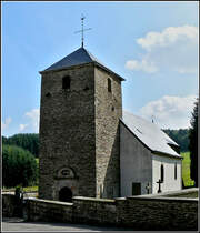 Die kleine Kirche von Rindschleiden mit ihrem mchtigen Turm aus dem Jahre 1437. 04.09.2010 (Hans)