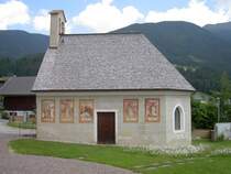 Taisten, Welsbergsche Grabkapelle, erbaut 1472 als Grabkapelle der Grafen von Welsberg (26.06.2010)