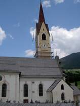 Taisten im Pustertal, gotische Kirche St. Ingenuin, erbaut im 15. Jahrhundert (26.06.2010)