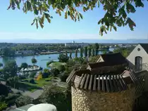 Breisach am Rhein, Blick vom Burgberg auf den Rhein und die franzsische Seite, im Hintergrund die Vogesen, Okt.2010